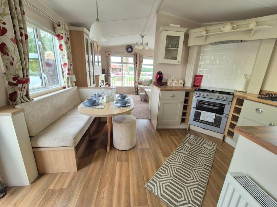 Amazing 2Bedroom Caravan In Lincoln, Tattershall Exterior photo